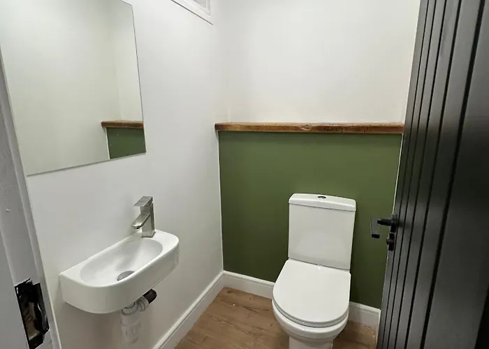 Holiday home House-sleeps8-parking-garden Leeds (West Yorkshire)