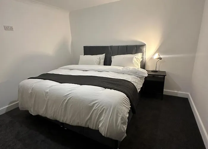 House-sleeps8-parking-garden * Leeds (West Yorkshire)