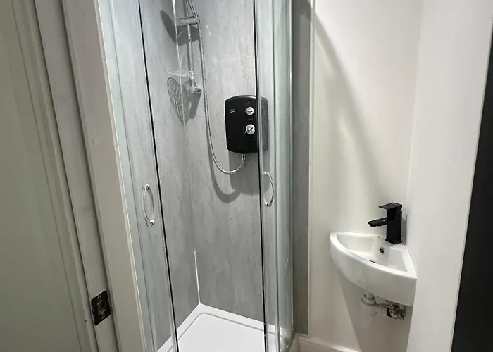 House-sleeps8-parking-garden Σπίτι διακοπών *