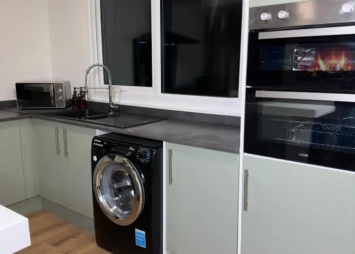 Σπίτι διακοπών House-sleeps8-parking-garden *