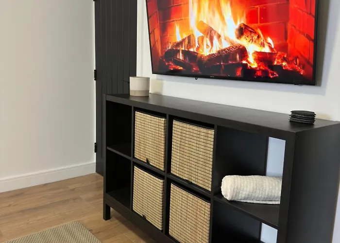 House-sleeps8-parking-garden