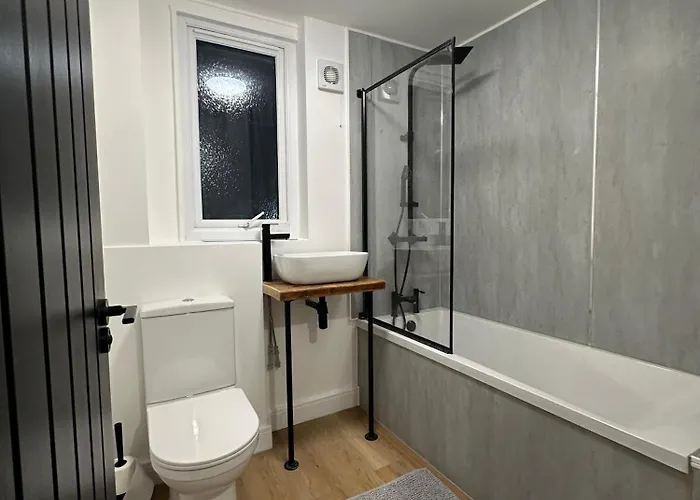 Σπίτι διακοπών House-sleeps8-parking-garden Λιντς